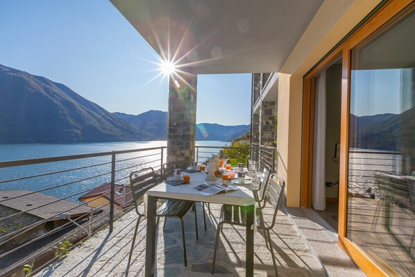 Familienapartment, 2 Schlafzimmer, Bergseite (Residence degli Oleandri 2A) | Terrasse/Patio