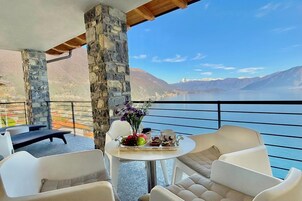 Apartamento familiar, varias habitaciones, junto a la montaña (Residence degli Oleandri 6A) | Terraza o patio