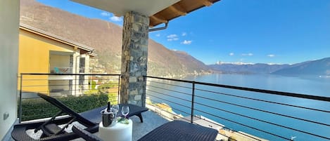 Perhehuoneisto, useita makuuhuoneita, vuorten lähellä (Residence degli Oleandri 6A) | Terassi/patio