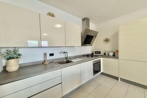 Family Apartment, Multiple Bedrooms, Mountainside (Residence degli Oleandri 6A) | Private kitchen | Microwave, oven, stovetop, dishwasher - Residence degli Oleandri 6A (Argegno)