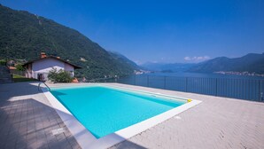 Căn hộ dành cho gia đình, 2 phòng ngủ, ban công, cạnh núi (Residence degli Oleandri 6A) | Hồ bơi | Hồ bơi ngoài trời phục vụ theo mùa 