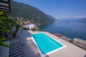 Apartamento familiar, varias habitaciones, junto a la montaña (Residence degli Oleandri 6A) | Piscina | Una piscina al aire libre de temporada