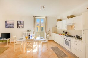 Family Apartment, Multiple Bedrooms (Casa Al Prato Apt. F) | Private kitchen | Full-size fridge, microwave, oven, stovetop - Casa Al Prato Apt. F (Varenna)