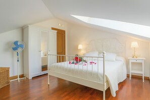 อพาร์ทเมนท์สำหรับครอบครัว, หลายห้องนอน (Casa Al Prato Apt. F) | 2 ห้องนอน, เตารีด/โต๊ะรีดผ้า, Wi-Fi, ผ้าปูที่นอน
