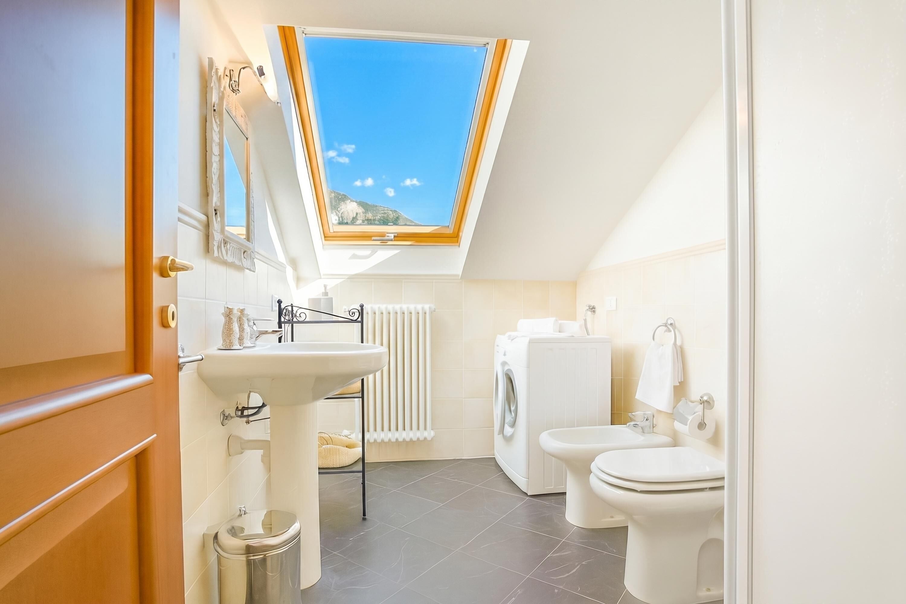 Familienapartment, Mehrere Schlafzimmer (Casa Al Prato Apt. F) | Badezimmer | Dusche, Regendusche, Haartrockner, Bidet