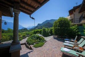 Villa familiare, camere multiple, 2 bagni, lato montagna (Villa Lakecomo - Ritrovo) | Esterni