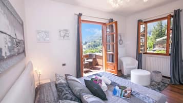 Family Villa, 4 Bedrooms, 2 Bathrooms, Mountainside (Villa Lakecomo - Ritrovo) | 4 bedrooms, iron/ironing board, WiFi, bed sheets