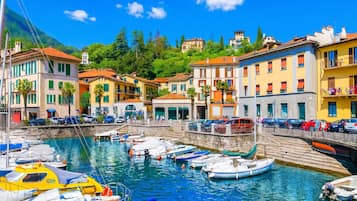 Biệt thự dành cho gia đình, 4 phòng ngủ, 2 phòng tắm, cạnh núi (Villa Lakecomo - Ritrovo) | Bến du thuyền