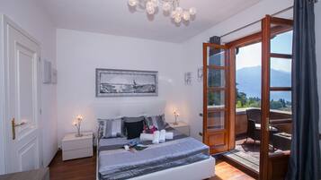 Vila Keluarga, beberapa kamar, 2 kamar mandi, tepi gunung (Villa Lakecomo - Ritrovo) | 4 kamar tidur, setrika/meja setrika, dan Wi-Fi (biaya tambahan)