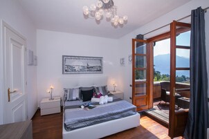 4 habitaciones, tabla de planchar con plancha, wifi y ropa de cama 