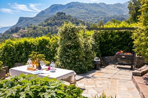 Family Villa, 4 Bedrooms, 2 Bathrooms, Mountainside (Villa Lakecomo - Ritrovo) | Outdoor dining