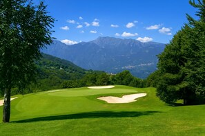 Family Villa, 4 Bedrooms, 2 Bathrooms, Mountainside (Villa Lakecomo - Ritrovo) | Golf