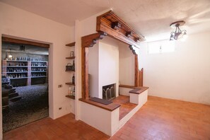 Family Villa, Multiple Bedrooms, 2 Bathrooms, Mountainside (Villa Lakecomo - Ritrovo) | Interior - Villa Lakecomo - Ritrovo (Menaggio)