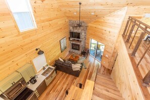 Télévision, cheminée, espaces bureaux