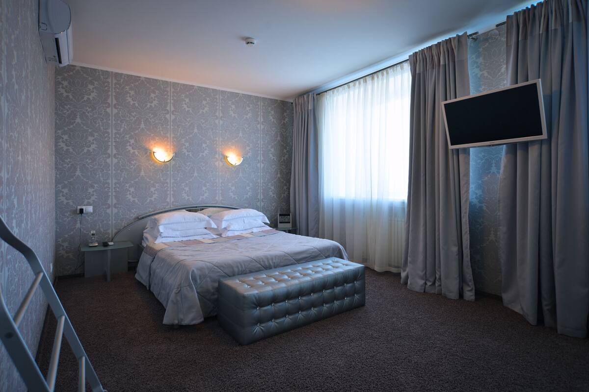 Superior Suite | 1 bedroom, minibar, desk, laptop workspace