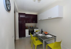 Family Apartment, 1 Bedroom, Mountainside (Parco dei Cervi Terrazzo) | Dining room