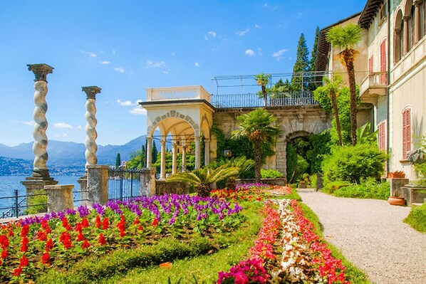 المنطقة المحيطة بالمنشأة