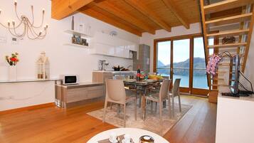 Familienapartment, Mehrere Schlafzimmer, 2 BĂ€der, Bergseite (Riva Bellano Margherita 2) | Eigene KĂŒche