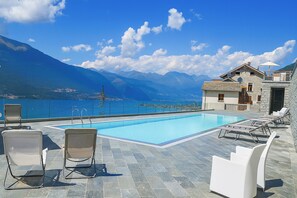 Piscine extérieure (ouverte en saison)