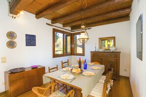 Villa familiar, varias habitaciones, junto a la montaña (Villa Il Castagno) | Restaurantes