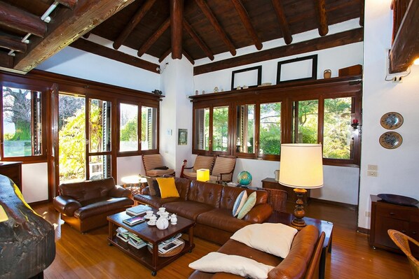 家庭別墅, 多間臥室, 山間 (Villa Il Castagno) | 起居區 | 21-吋平面電視、有線頻道、電視、音響