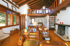 Family Villa, Multiple Bedrooms, Mountainside (Villa Il Castagno) | Living area