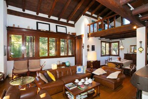 21-inch flat-screen TV with cable channels, TV, stereo