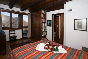 Villa familiar, varias habitaciones, junto a la montaña (Villa Il Castagno) | 2 habitaciones, tabla de planchar con plancha, wifi y ropa de cama 