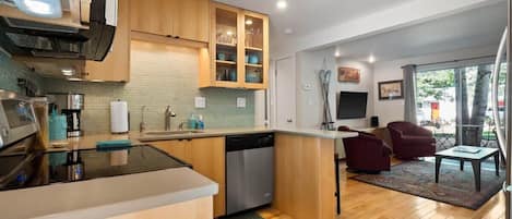 Refrigerador, microondas, horno, placa de cocina