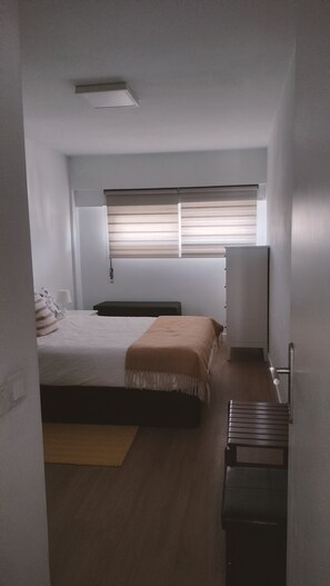 Iron/ironing board, WiFi, bed sheets - Seafront apartment with pool (Costa da Caparica.)