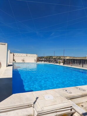 Pool - Seafront apartment with pool (Costa da Caparica.)