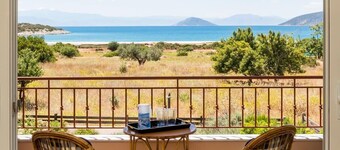 Seaside Aqua Bliss & Serenity with Private Pool