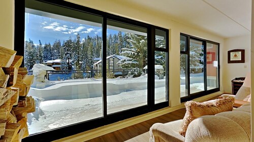 Two Bedroom Units at 1849 Condos with 3 Hot Tubs & Slopeside