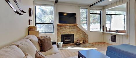 Condo, 2 Bedrooms | Living area