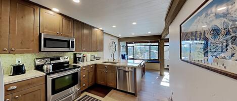 Condo, 2 Bedrooms | Private kitchen | Fridge, oven, coffee/tea maker, toaster