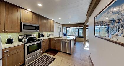 Remodeled 2 Bedroom Condo with Easy Access to Mountain Biking, Swimming, Hiking, Hot Tubs! by RedAwning