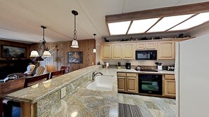 Lägenhet - 2 sovrum | Eget kök | Kylskåp, ugn, kaffe- och tebryggare och brödrost