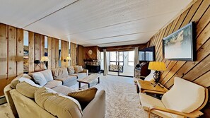 Condo, 3 Bedrooms | Living room