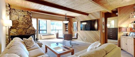 Condo, 2 Bedrooms | Living area