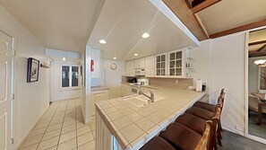 Lägenhet - 2 sovrum | Eget kök | Kylskåp, ugn, kaffe- och tebryggare och brödrost