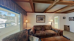 Living room - Two Bedroom Units at 1849 Condos With 3 Hot Tubs & Slopeside (Mammoth Lakes)