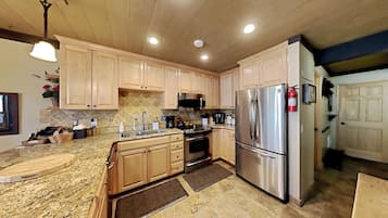 Appart'hôtel, 2 chambres | Cuisine privée | Réfrigérateur, four, cafetière/bouilloire, grille-pain
