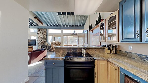 Condo, 4 Bedrooms | Private kitchen