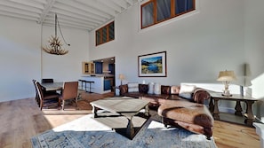 Apartment, 4 Schlafzimmer | Wohnbereich