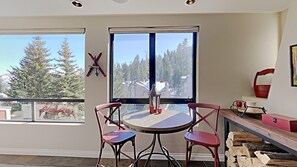Condo, 2 Bedrooms | Dining