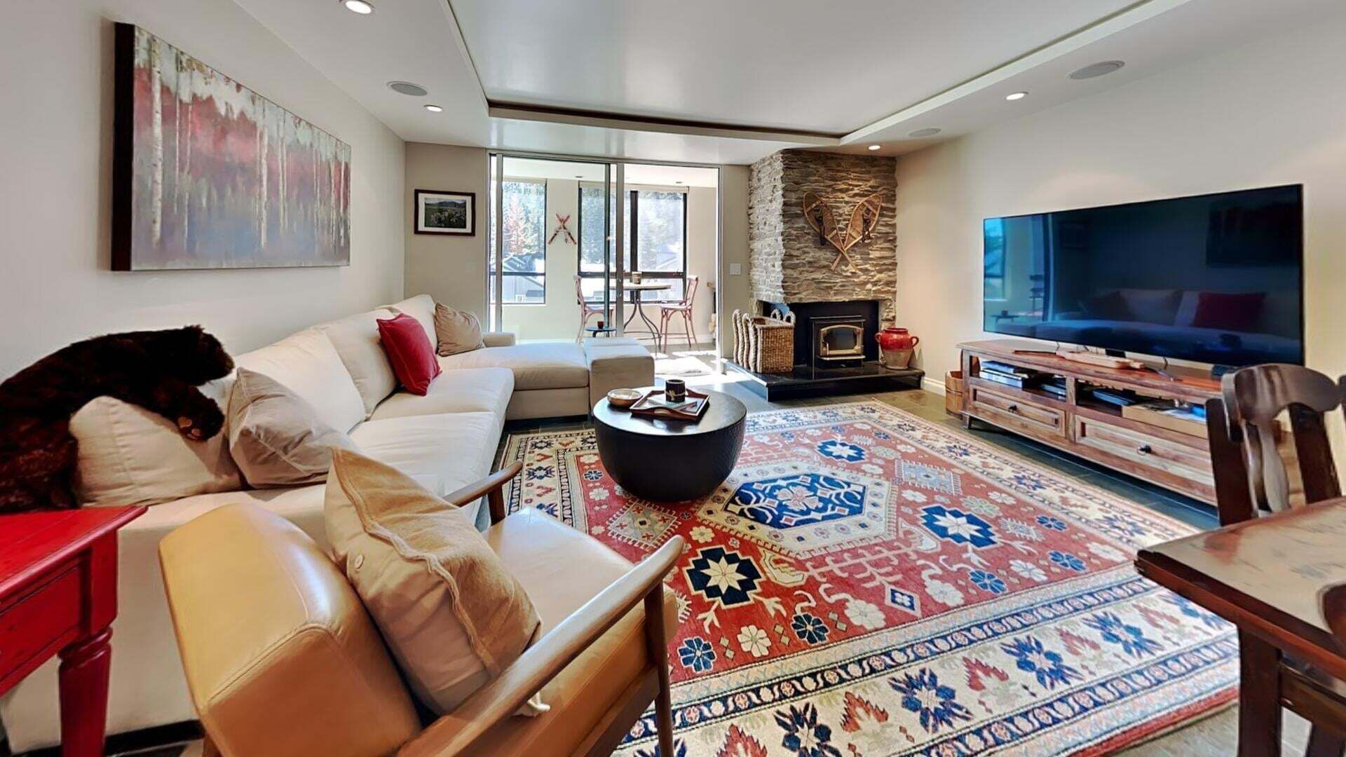 Condo, 2 Bedrooms | Living area