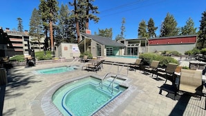 Appart'hôtel, 4 chambres | Piscine
