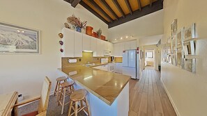 Condo, 4 Bedrooms | Private kitchen