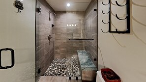 Bathroom - Beautiful 2 BR with 2 Full Lofts SLOPESIDE In Quiet Canyon Neighborhood! by RedAwning (Mammoth Lakes)