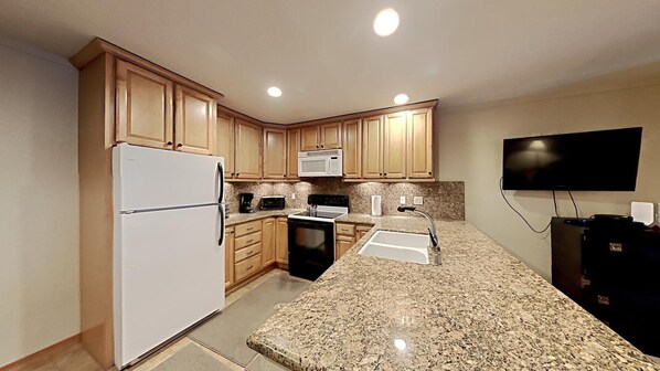 Condo, 1 Bedroom | Private kitchen | Fridge, oven, coffee/tea maker, toaster